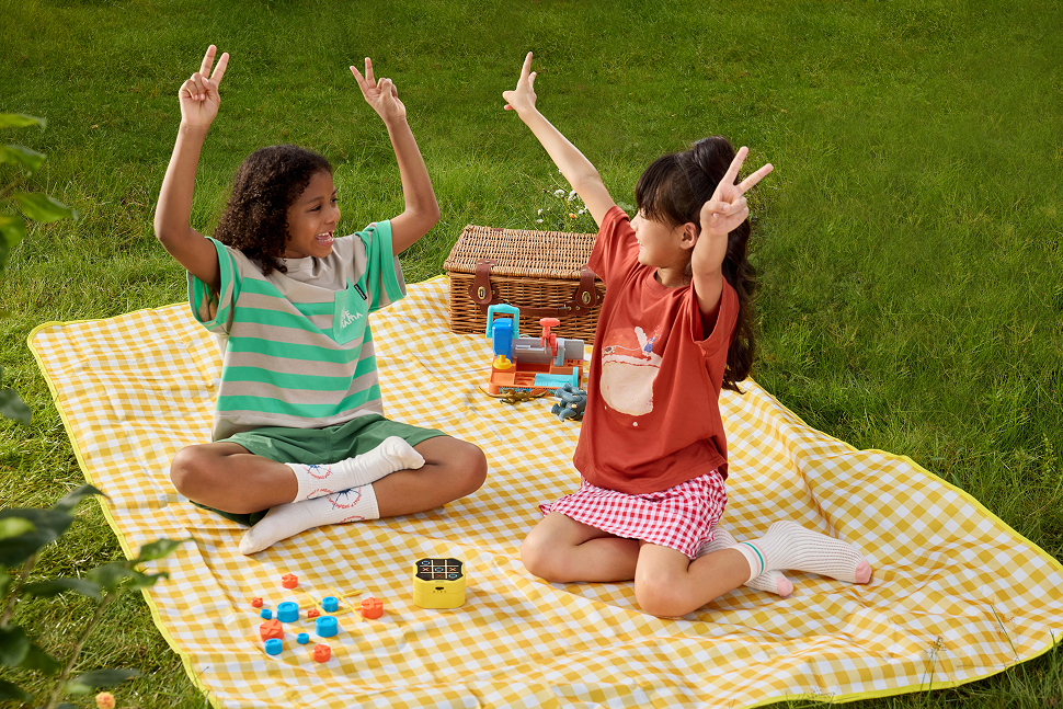 GiiKER Tic Tac Toe Bolt – 3-in-1 Handheld Game for Kids 3+ | Boost Focus, Memory & Quick Thinking On-the-Go